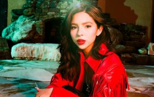 Ángela Aguilar es la portada de Billboard y se sincera sobre los consejos de Pepe Aguilar: "No cantas lo suficientemente bien"