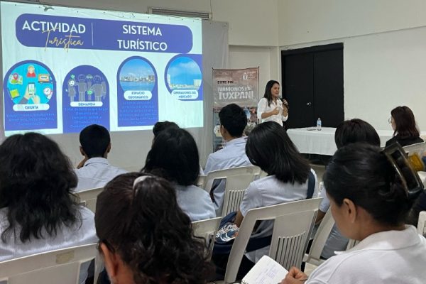 Capacitan a prestadores de servicios turísticos en Tuxpan