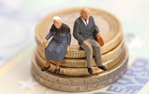 Cómo los pensionados mexicanos son víctimas de fraudes fiscales y lavado de dinero