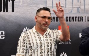 De la Hoya no confía en Dana White: "No sabe de boxeo"