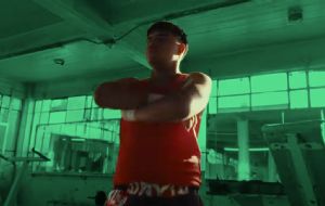 De repartir pasajeros a repartir golpes en el ring: él es el “Rey David”, nueva promesa del box mexiquense