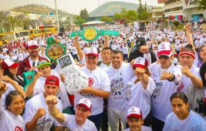 Disfrutan 6 mil maderenses clase de box masiva