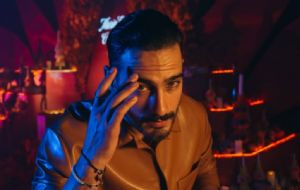 Dueño de la costosa chamarra que se robó Michel Duval rompe el silencio, explica lo que sucedió