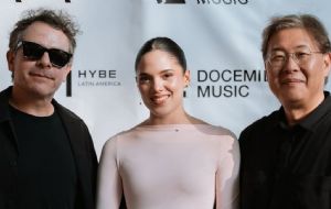 Ella es América Fernández, la primera artista mexicana de HYBE