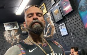 Fue el rapero mexicano de más fama, pero acabó en prisión porque disparó accidentalmente contra su amigo y lo mató