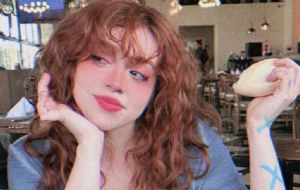 Influencer vuelve a ser tendencia por lujoso regalo de más de 200 mil pesos | VIDEO