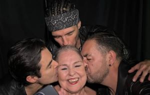 Los mensajes que compartió el hijo mayor de Lupita D’Alessio después de la hospitalización de la cantante