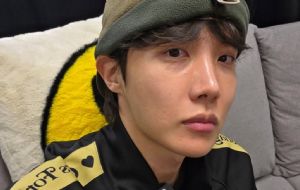 "México, te amo" J-Hope ya probó los tacos mexicanos tras su llegada al país y esta fue su reacción