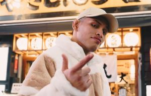 Peleador Lazy Boy enfrenta demanda por pensión alimenticia y violencia familiar