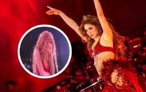 Shakira rompe en llanto tras cantar “Antología” en CDMX y fans la ovacionan con aplausos por más de un minuto | VIDEO