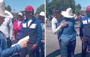 Estudiantes donan alimentos y recursos a campesinos durante bloqueo en Michoacán | VIDEO