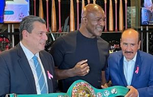 Evander Holyfield critica al boxeo actual: “Ya no se hacen las grandes peleas”