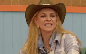 Manola Díez se declara en huelga de hambre tras pleito por la comida en La Granja VIP | VIDEO