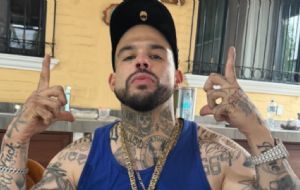 Sale a la luz la verdad sobre la supuesta invitación de Emiliano Aguilar a los Premios Billboard