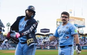 Yesavage, Vlady Jr. y Azulejos, a un triunfo de ganar la Serie Mundial tras vencer 6-1 a Dodgers