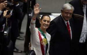 Reclamo heredado: Sheinbaum relata en su libro que AMLO no quería que asumiera el pleito con España